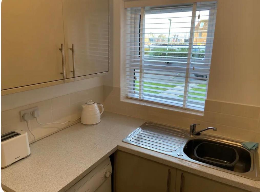 One Bedroom Ground Floor Flat Central チチェスター エクステリア 写真