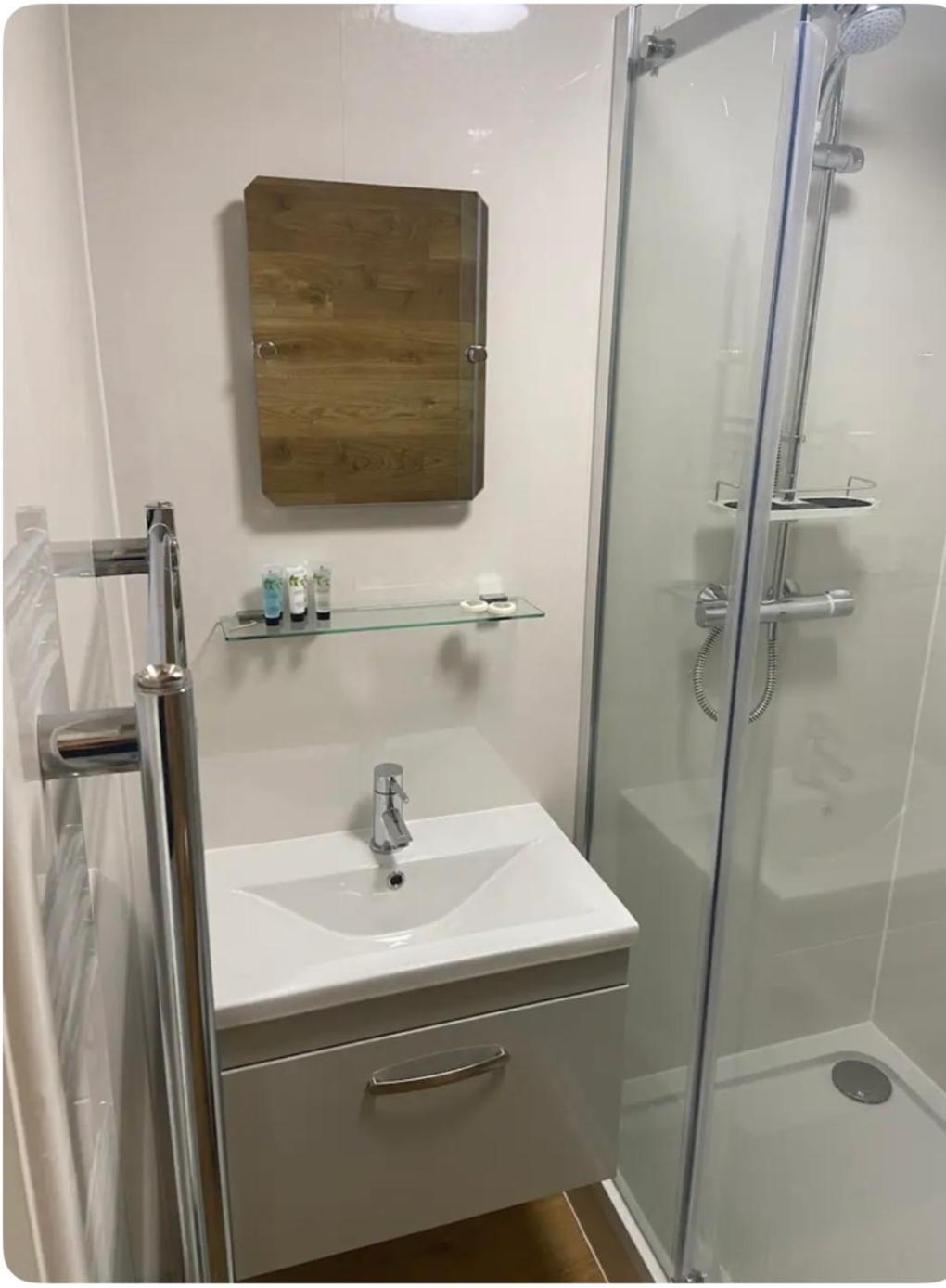 One Bedroom Ground Floor Flat Central チチェスター エクステリア 写真