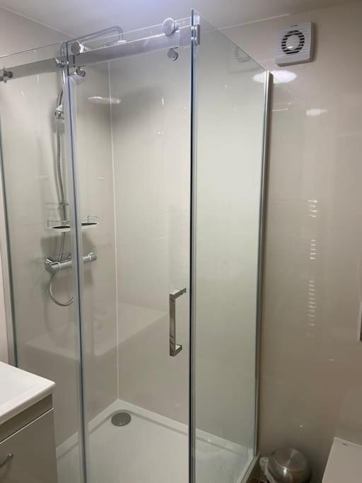 One Bedroom Ground Floor Flat Central チチェスター エクステリア 写真