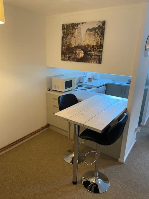 One Bedroom Ground Floor Flat Central チチェスター エクステリア 写真